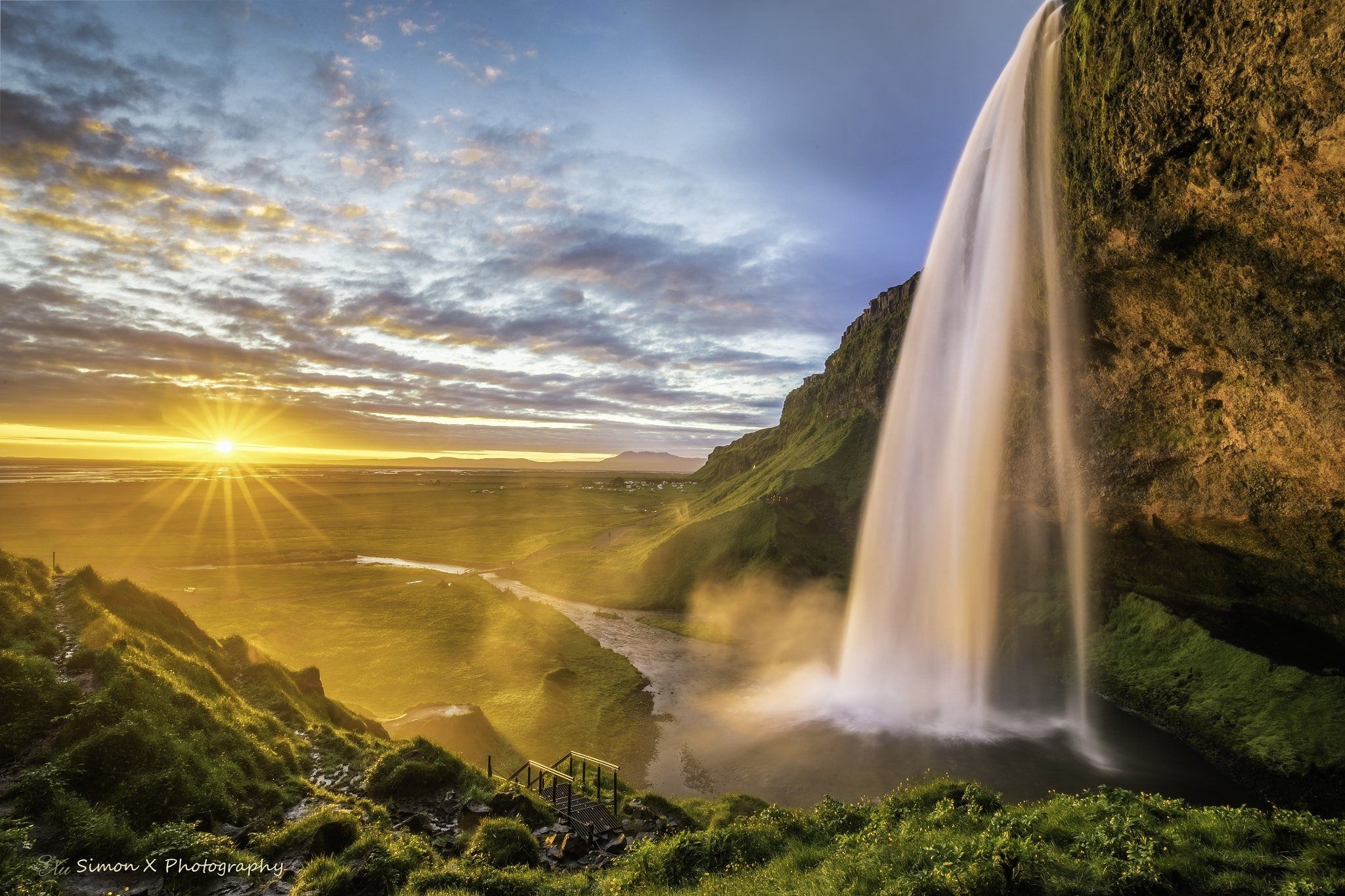 Водопад рассвет. Водопад Сельяландсфосс Исландия. Водопад Рейнбоу в новой Зеландии.. Водопад в горах. Водопад на рассвете.