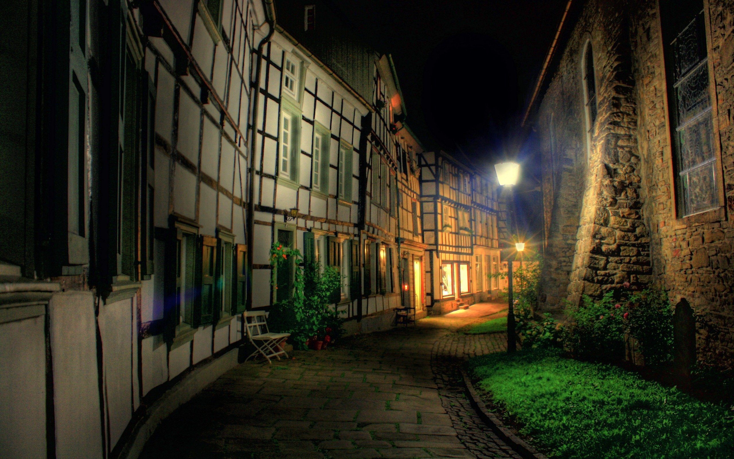 Ночной городок. Германия переулки. Ночная улица. Красивые темные улицы. Улицы ночного города.
