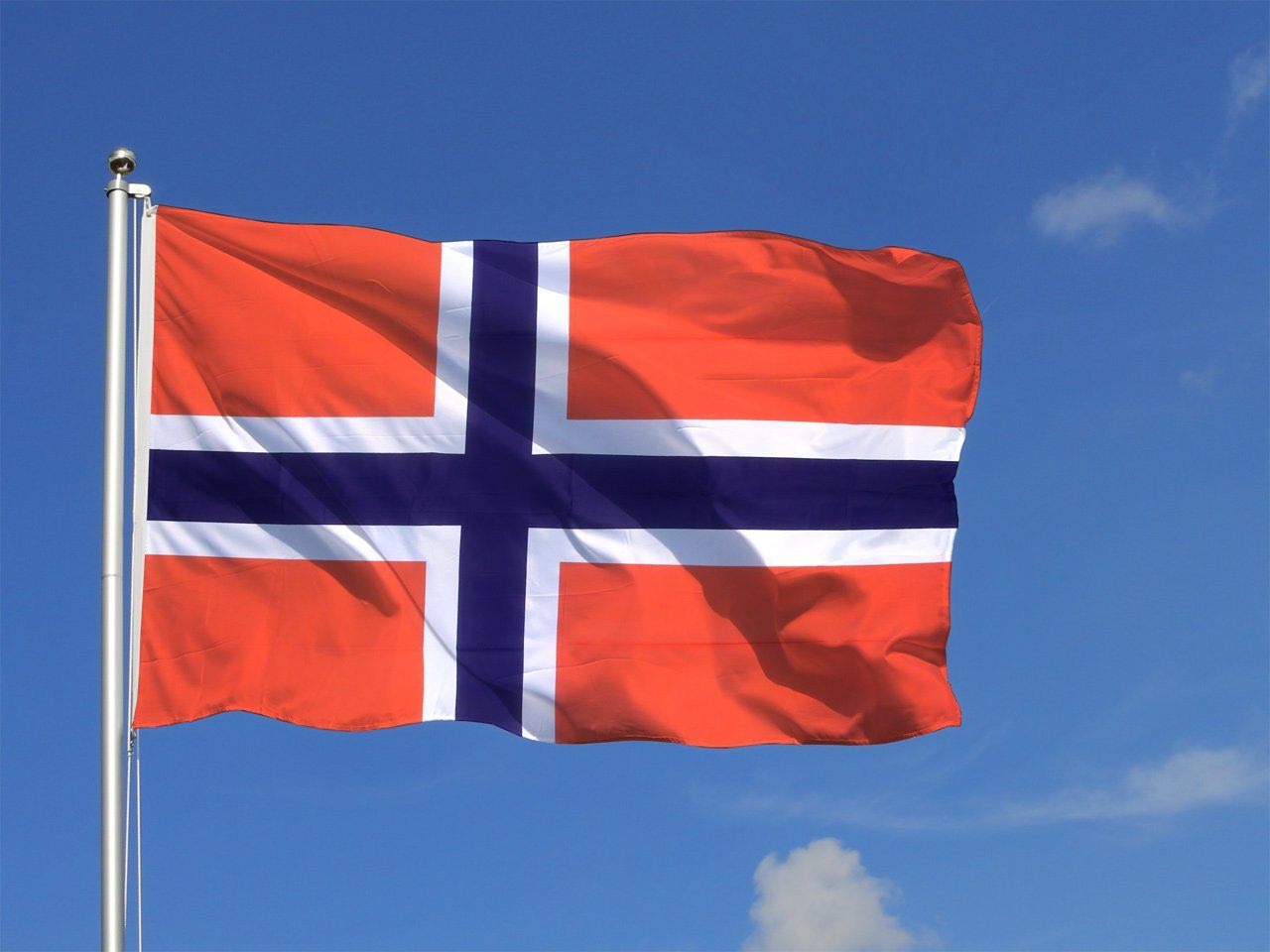 Страна с синим крестом. Флаг Норвегия. Флаг Норвегии фото. Красный флаг с синим крестом. Синий крест на Красном фоне.