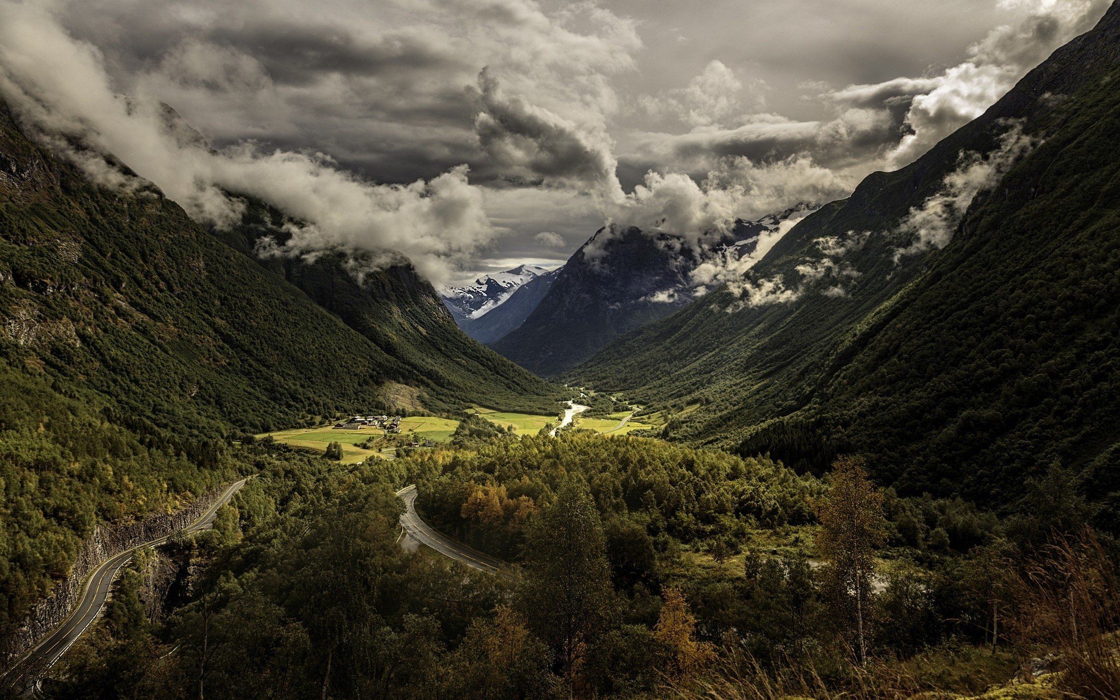 Краса долины. Долина Лаутербруннен Швейцария. Долина Чулышман горный Алтай осень. Долина в горах. Пейзаж Долина.
