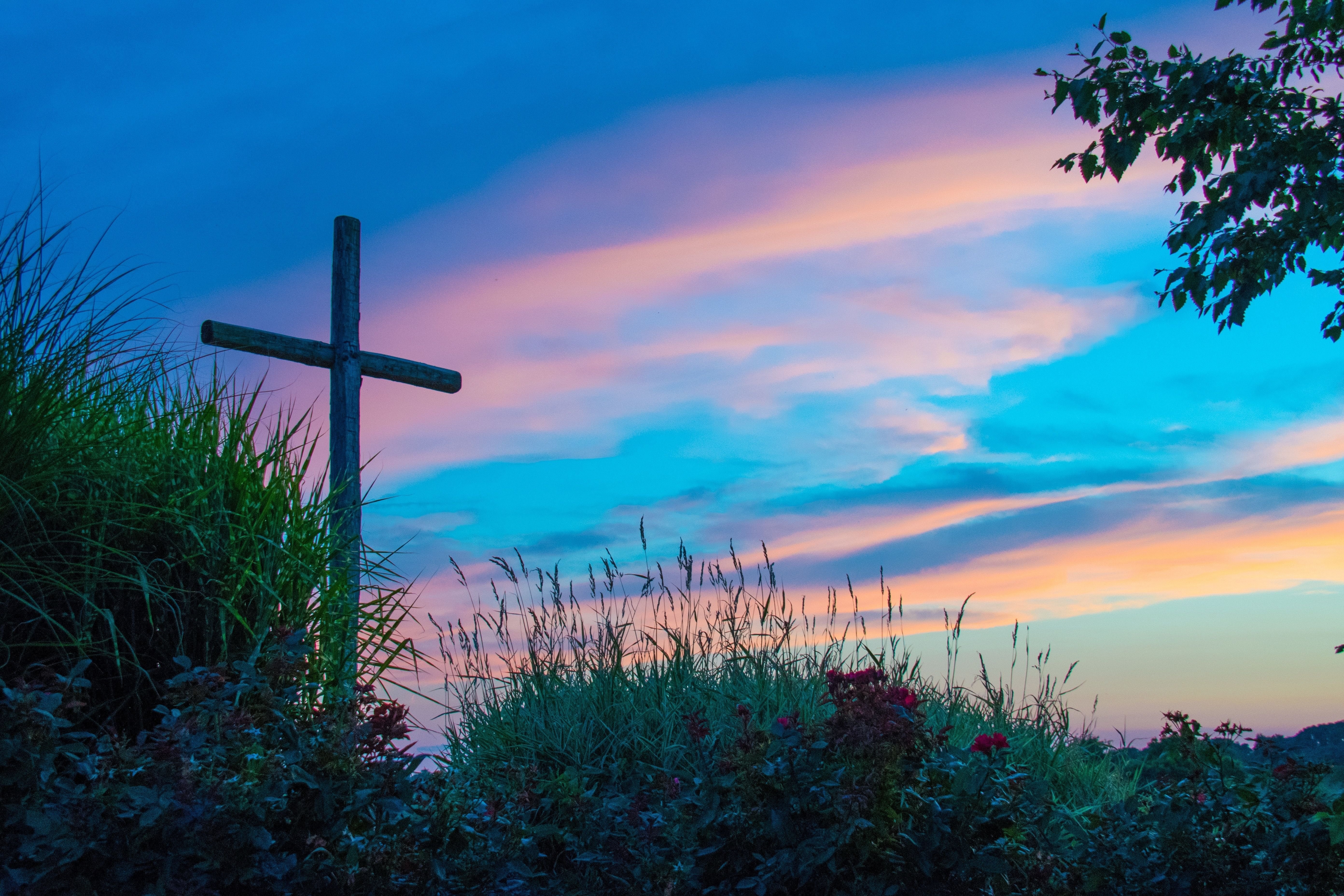 Христианские картинки. Крест на закате. Крест в небе. Крест природа. Крест закат небо.