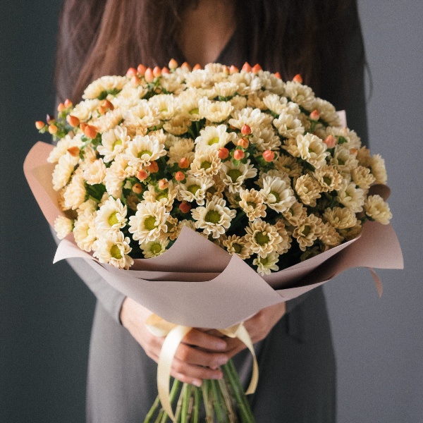 Букет цветов в руках