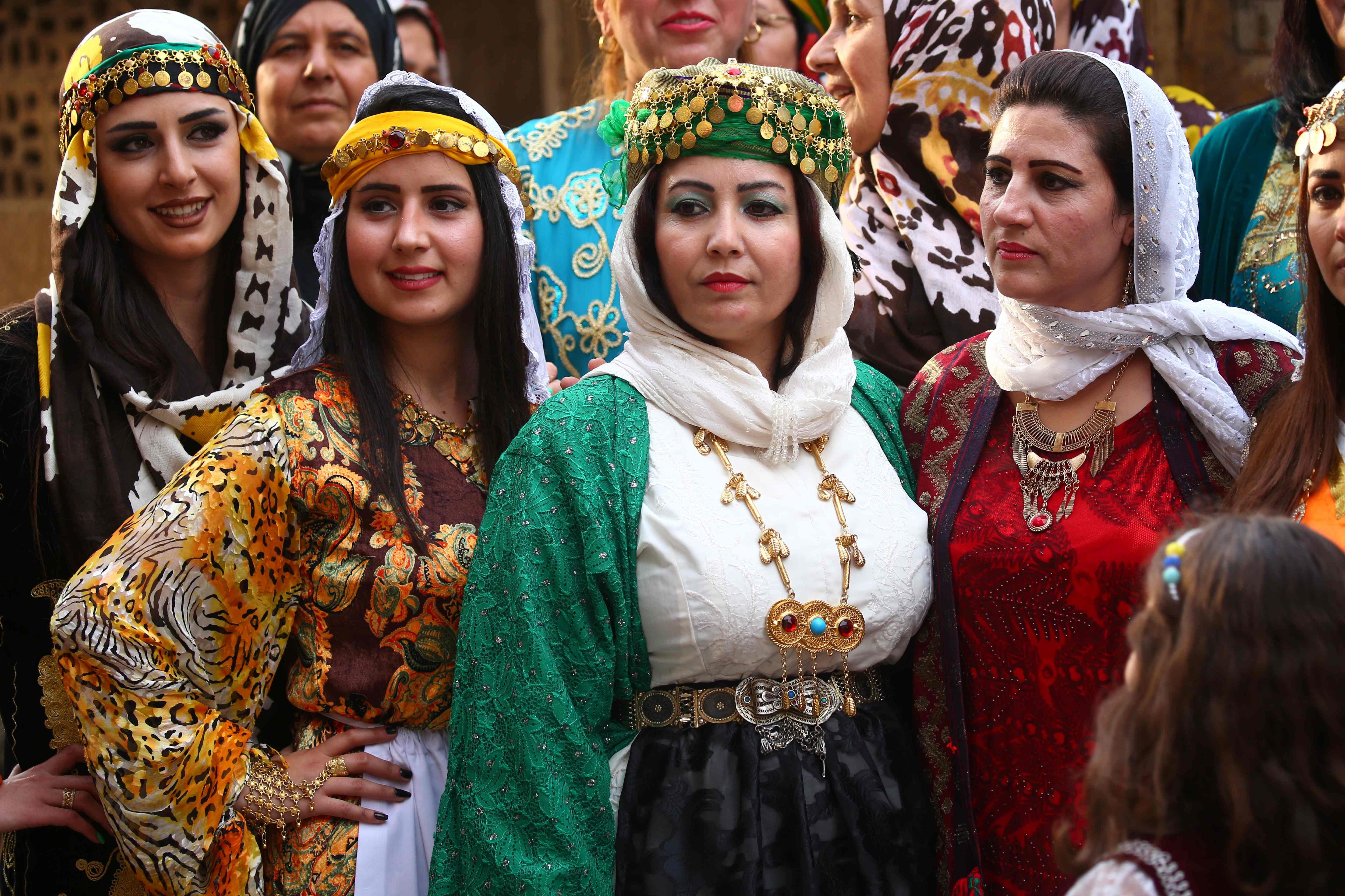Национальности средней азии. Курды Халай. Культура курдов. Курдистан Национальная одежда. Курды костюм Езиды.