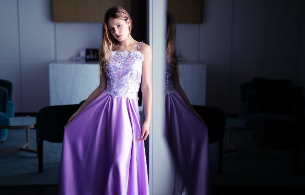 Свадебное платье фиолетового цвета