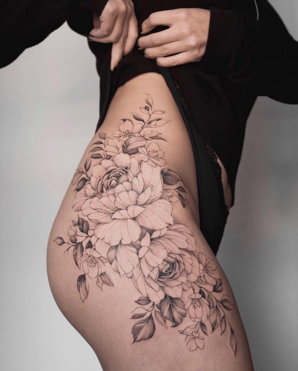 Татуировки на бедре цветы для девушек
