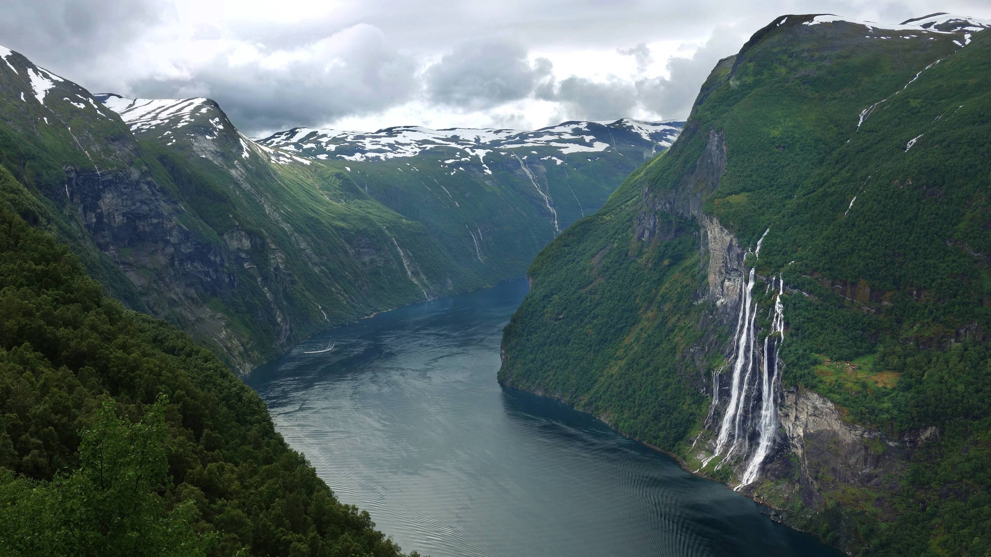 Норвегия 7. Гейрангер-Фьорд Норвегия семь сестер. Водопад семь сестер Гейрангер. Норвегия водопады фьорды. Гейрангер-Фьорд река.