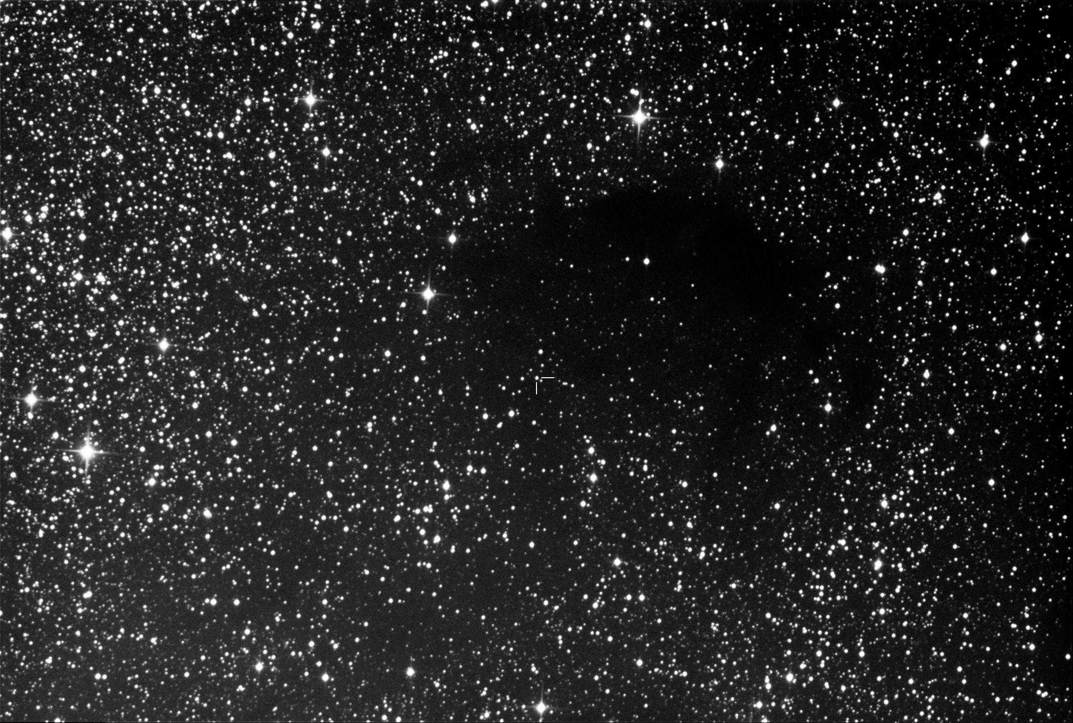 Звездная свет черной. Квазар APM 08279+5255. Космос звезды. Космос черно белый. Звездное небо черное.