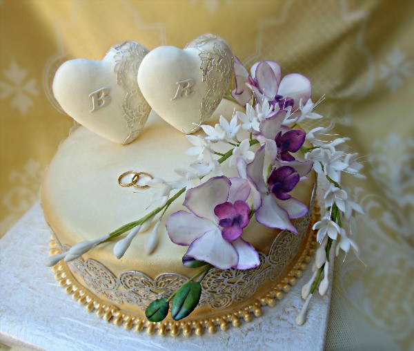 Оригинальный свадебный торт одноярусный