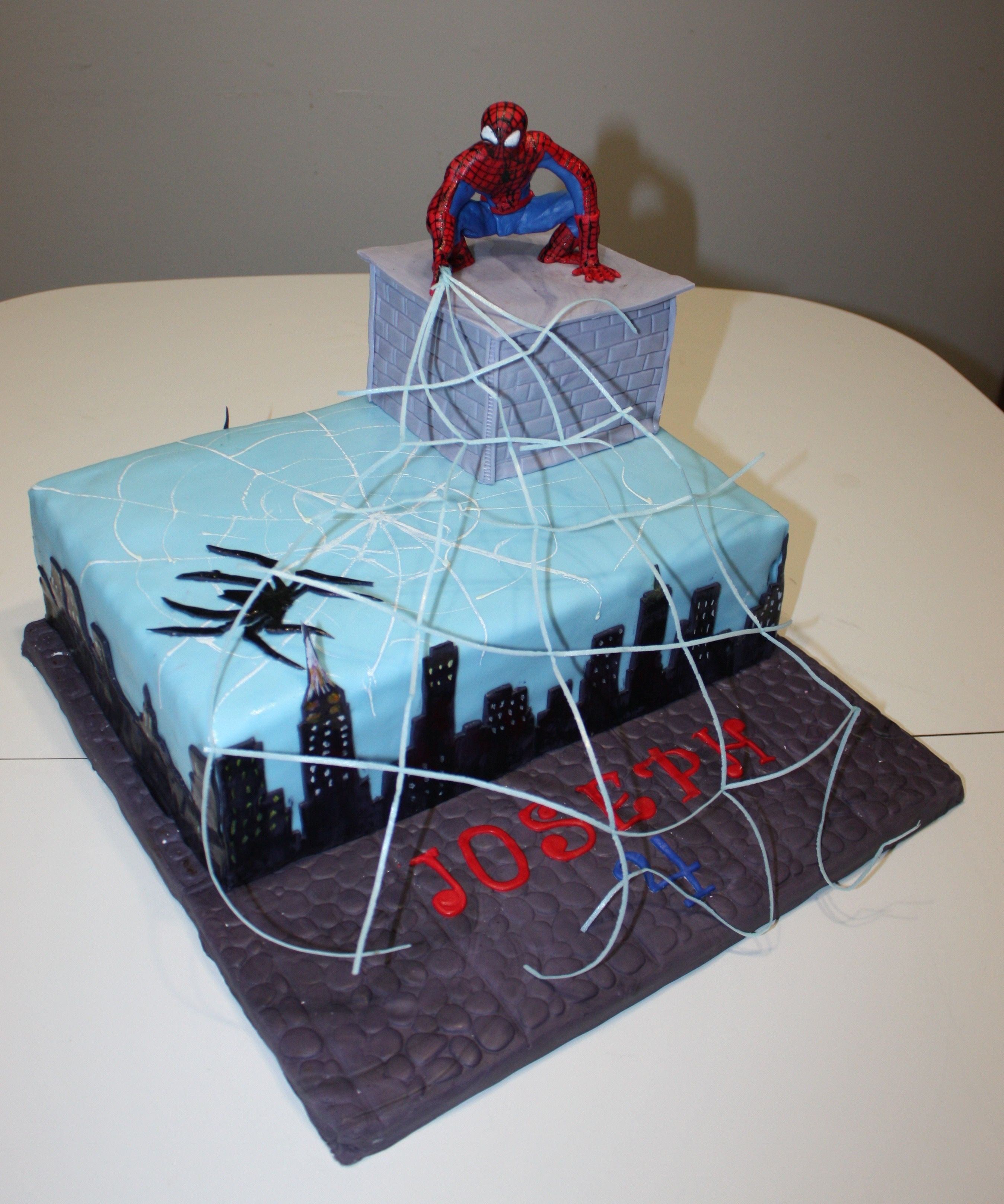 Торт с человеком пауком квадрат