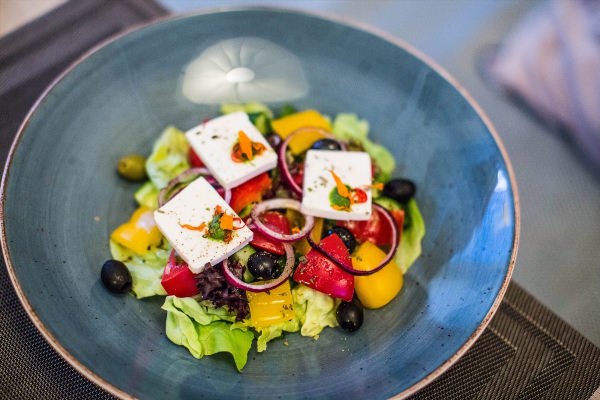 Греческий салат красивая подача