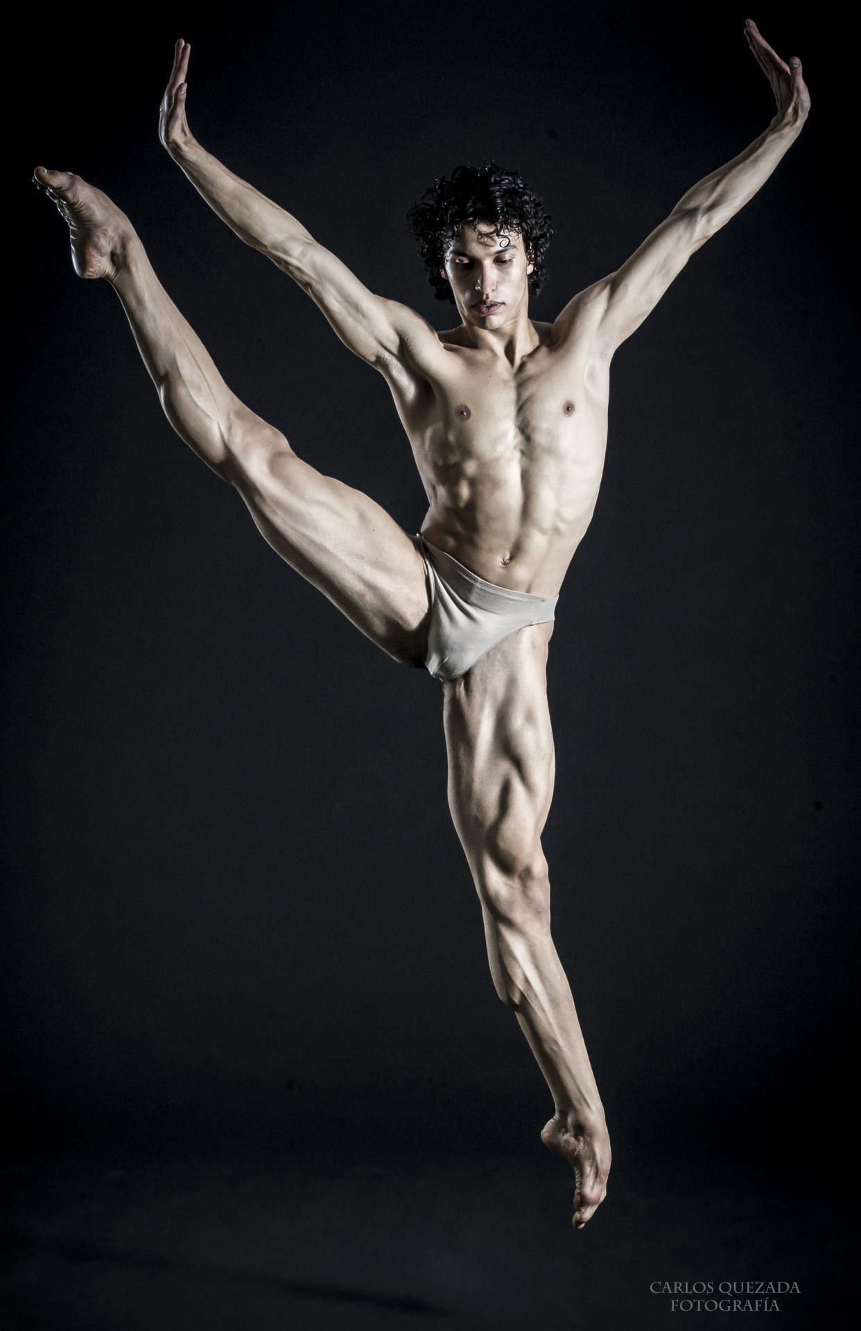 Артисты балета мужчины. Карлос Кесада балерун. Карлос Квезада.