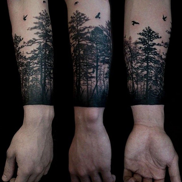 Татуировка лес на руке