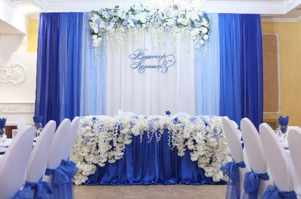 Оформление зала в голубом цвете на свадьбу
