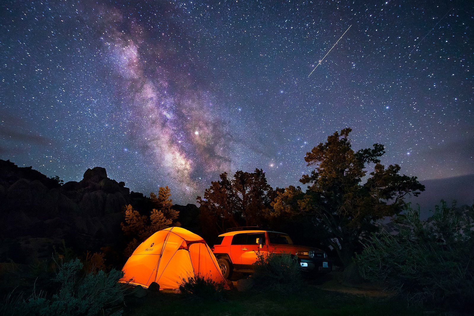 Night camp. Кемпинг ай Петри. Астрокемпинг "звезды зовут" 2023. Палатка ночью. Звездное небо и палатка.